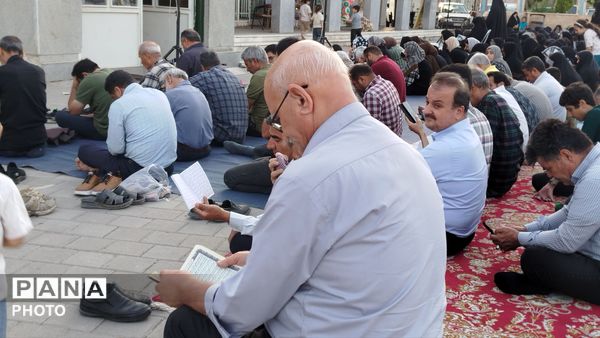 زمزمه دعای عرفه در جوار پنج شهید گمنام بلوار گلها نیشابور 