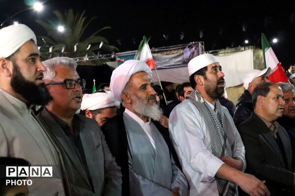 تجمع مردم انقلابی بندرترکمن در میدان مختومقلی