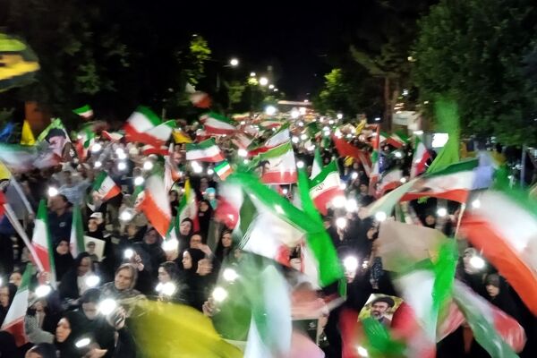 مردم ایران همیشه در سنگر خیابان