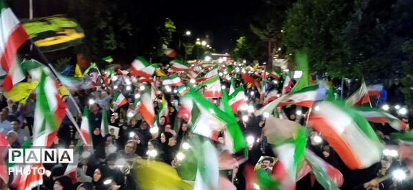 مردم ایران همیشه در سنگر خیابان