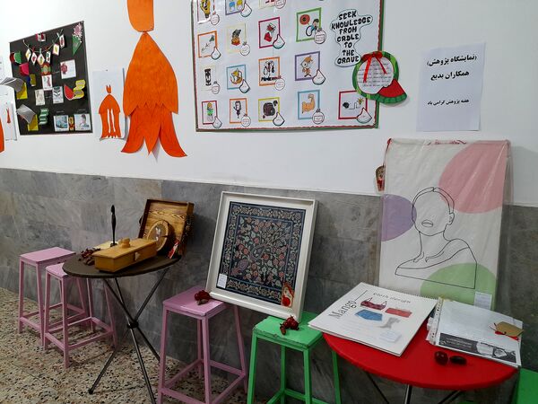 برپایی نمایشگاه به‌مناسبت هفته پژوهش در هنرستان بدیع مشهد