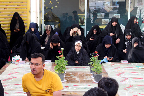 زمزمه عاشقانه دعای عرفه در یادمان 14 شهید گمنام کوه خضر نبی(ع)