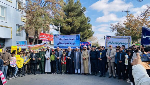 همبستگی نسل امروز با آرمان‌های انقلاب در راهپیمایی ۱۳ آبان باخرز
