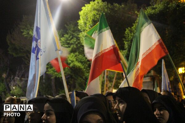 از کلاس‌های سمپاد تا صفوف پیشتازان؛ میدان ساعت تبریز میزبان هم‌دلی دانش‌آموزان
