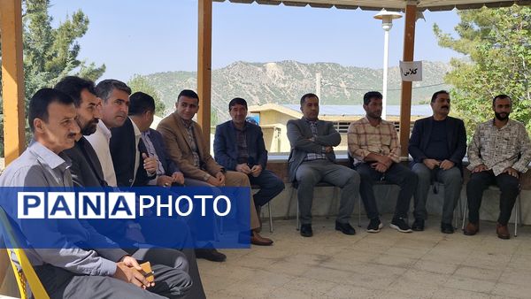 کارگاه‌های تخصصی برنامه ملی نماد ویژه مدیران مدارس شهرستان دنا در اردوگاه شهید مطهری سی‌سخت