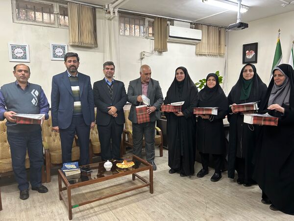  تقدیر از راهبران قطبی سازمان دانش اموزی شهرستانهای تهران