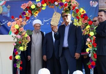 آیین نواخته زنگ مهر در مدرسه عشایری شهید بهشتی شیراز 