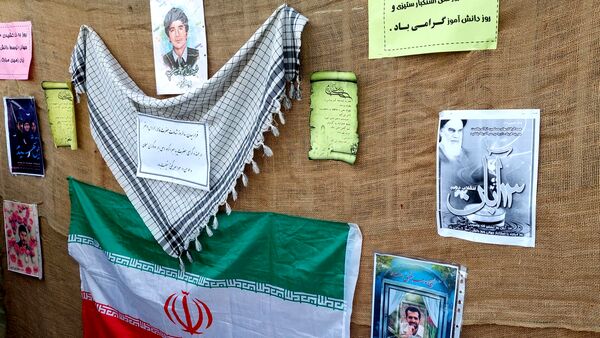 مراسم روز دانش‌آموز در دبیرستان هوشنگی