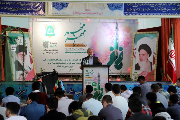 طنین زنگ نماز در مدارس آذربایجان‌شرقی