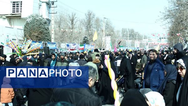 راهپیمایی یوم‌الله ۲۲بهمن با حضور پرشور مردم در استان البرز