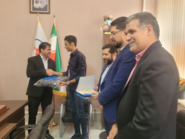دیدار معاون پرورشی و فرهنگی اداره‌کل آموزش و پرورش استان اصفهان با اعضای مجلس دانش آموزی اصفهان