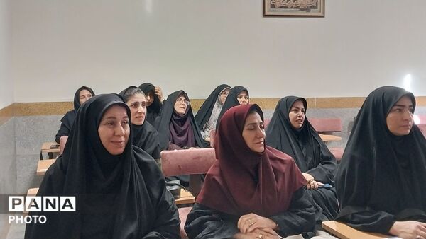 کارگاه آموزشی خودشناسی در دبیرستان آرمینه مصلی‌نژاد