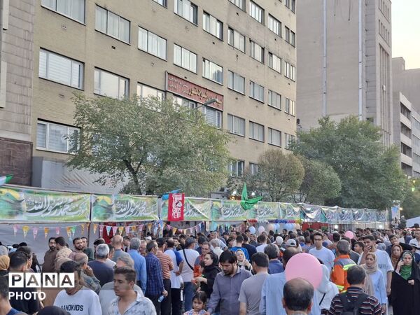 تهران در جشن بزرگ «امت احمد» به استقبال میلاد پیامبر(ص) و امام صادق (ع) رفت