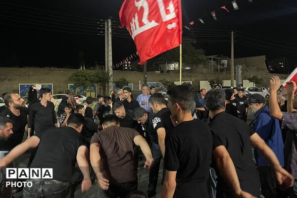 تجدید پیمان وفاداری بومہنی‌ها در مراسم عزای رهبر شهید انقلاب