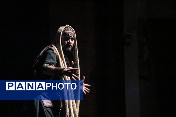 تئاتر «هیولاکش» روایتی نمایشی از شاهنامه در تالار بزرگ یزد