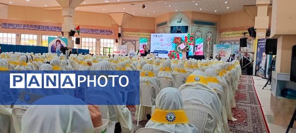 گردهمایی بزرگ دانش‌آموزان دختر مدارس غیر دولتی در همایش یاوران مقاومت یاوران نماز