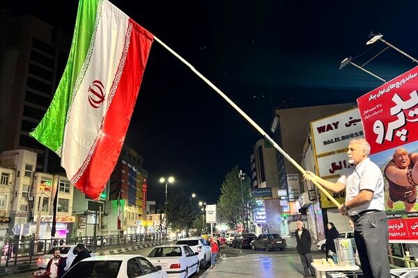 پرچمی که ۳۶۶ ساعت بر زمین ننشست