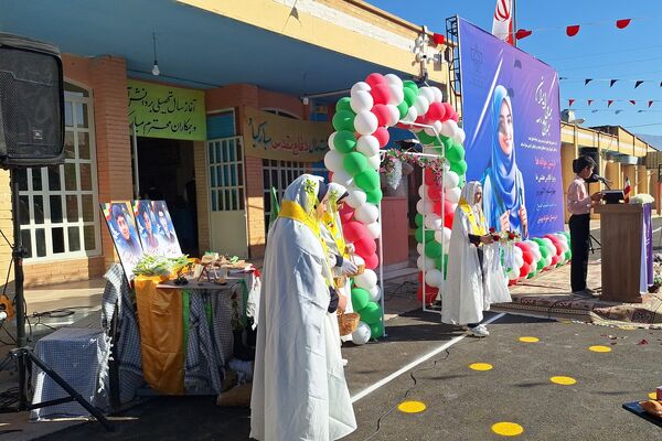آیین نواختن زنگ مدرسه با شروع سال تحصیلی جدید 