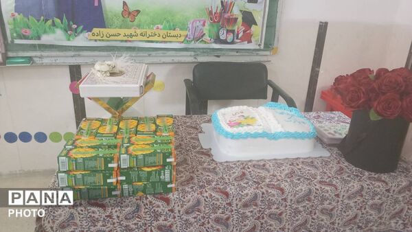 جشن شکوفه‌ها در دبستان پسرانه حضرت علی(ع) میناب