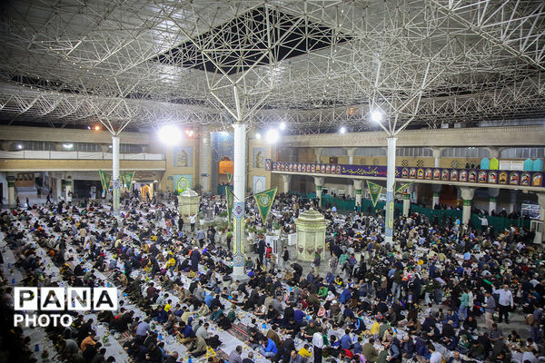 سفره افطاری حرم کریمه اهل بیت(س) در ماه ضیافت الهی