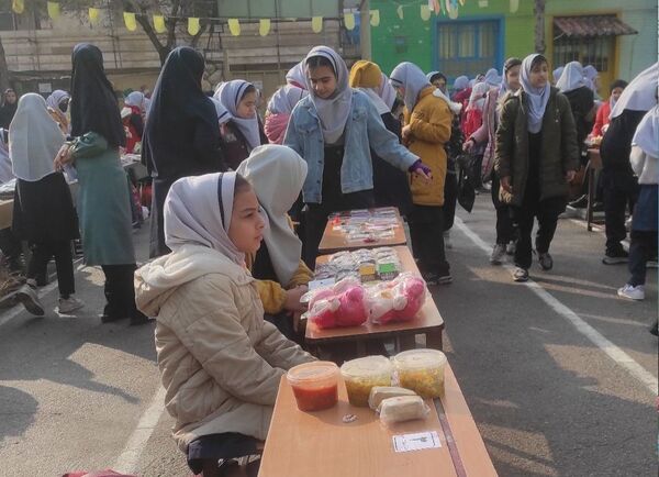 برپایی بازارچه نوروزی در دبستان شهید عباسی مشهد
