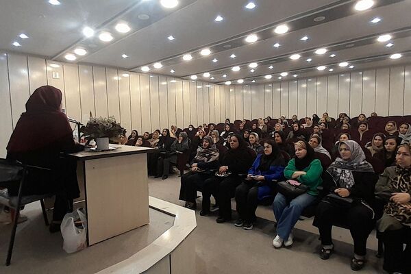 جلسه هدایت تحصیلی در دبیرستان آزاده رودهن 