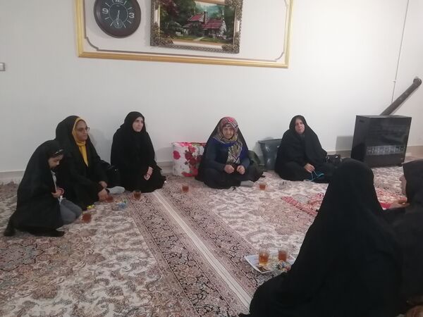 دیدار گروه جهادی شهید صمدی با خانواده شهید نیکدل