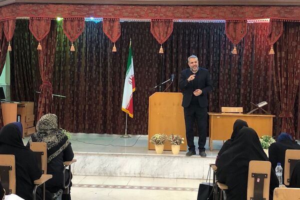 جلسه توجیهی مدیران در دبیرستان آرمیتا مصلی نژاد ناحیه 2 شهرری 