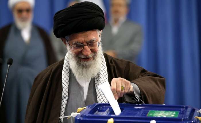 رهبر انقلاب اسلامی رای خود را به صندوق انداختند
