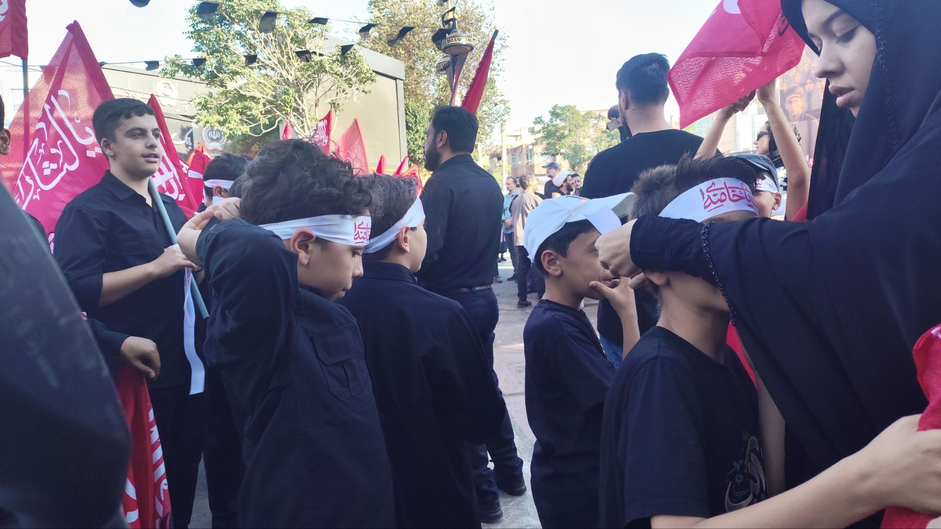 «باید برخاست» در اراک طنین‌انداز شد؛ پیام حماسه رهبر شهید به نسل نوجوان رسید