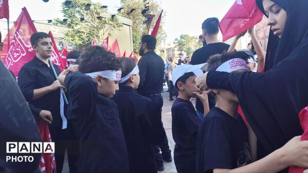 «باید برخاست» در اراک طنین‌انداز شد؛ پیام حماسه رهبر شهید به نسل نوجوان رسید