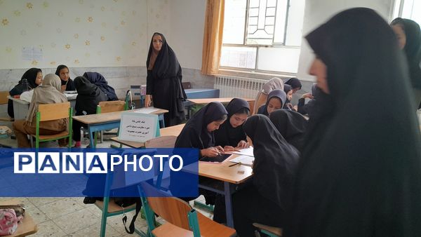 تجلیل از برگزیدگان لیگ علمی پایا در شهرستان خلیل‌آباد