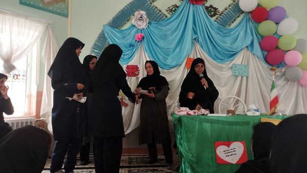 برگزاری مراسم روز دختر در هنرستان خاور عسکری 