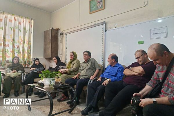 روشنایی ذهن در مسیر کلمات جاری می شود