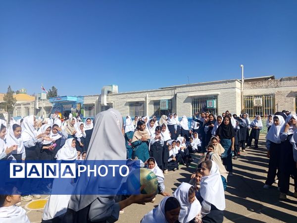 روزی شاد در دبستان سمیه کاشمر