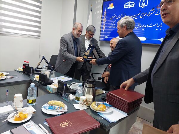 نشست مشترک مجامع خیرین مدرسه ساز خراسان رضوی با رئیس جامعه خیرین مدرسه ساز کشور