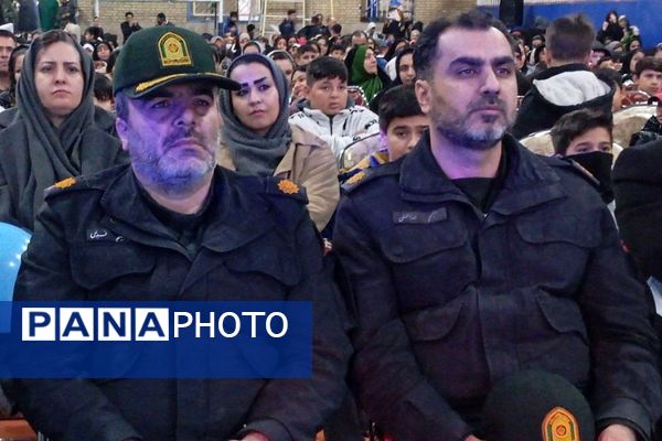 جشن باشکوه ایام الله دهه فجر در بهارستان‌دو