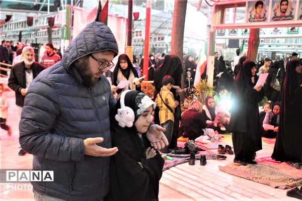 حال و هوای آغاز سال نو در جوار مزار شهدای جنگ رمضان