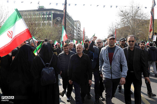 حضور وزیر آموزش و پرورش در مراسم تشییع پیکرهای مطهر ۸۴ شهید قهرمان ناوشکن دنا 