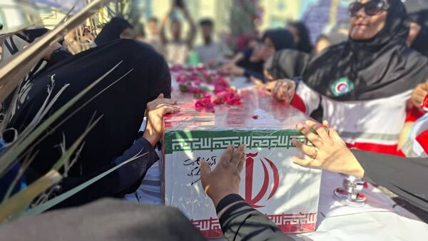 تشییع باشکوه شهید گمنام با بدرقه پرشور دانش‌آموزان