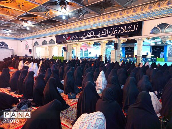نماز جماعت همزمان با اربعین رهبر شهید انقلاب اسلامی