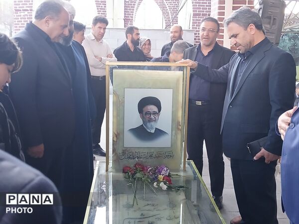 در فراق رهبر شهیدمان به میدان آمدیم 
