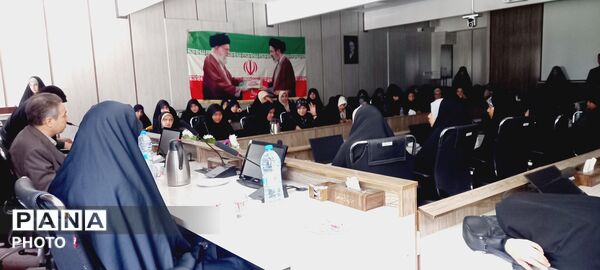 جلسه معارفه فرمانده و جانشینان بسیج دانش‌آموزی تبادکان