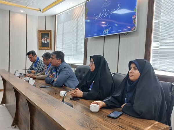 نشست صمیمی دانش‌آموز خبرنگاران پانا ناحیه 3 مشهد با مدیر سازمان دانش آموزی خراسان رضوی