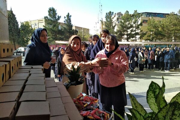 حضور پرشور دختران و پسران شهریار در روز استکبار ستیزی