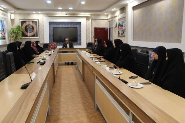 جلسه هم‌اندیشی بانوان اداری نیشابور با مدیر آموزش و پرورش 