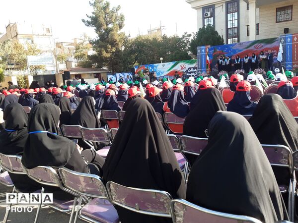 نواختن زنگ مهر در دبیرستان آرمیتا مصلی نژاد