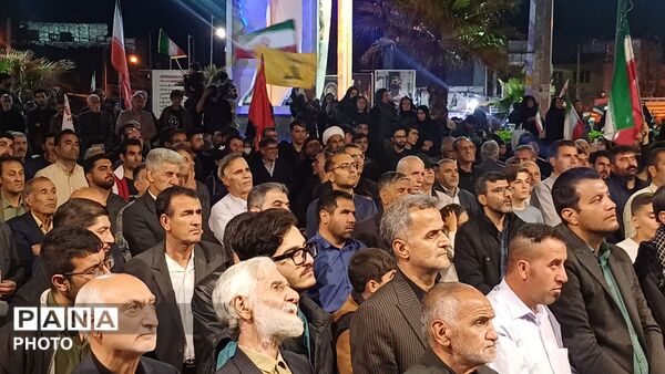 استقامت مردم کوهدشت در شب شصت‌وسوم تجمعات شبانه در میدان امام خمینی(ره)