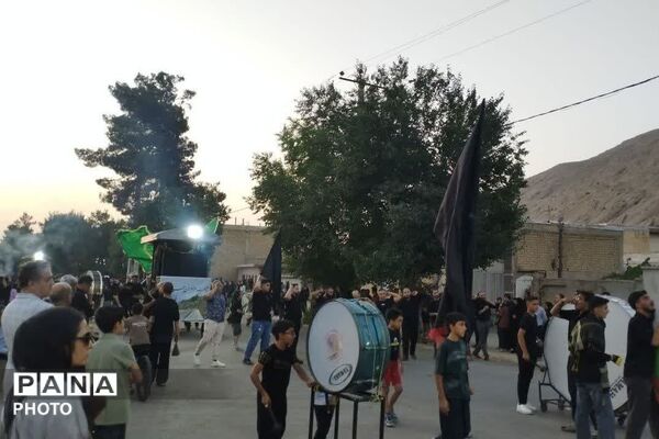 نوجوانان زرقانی؛ پرچم‌داران کوچک عزای حسینی
