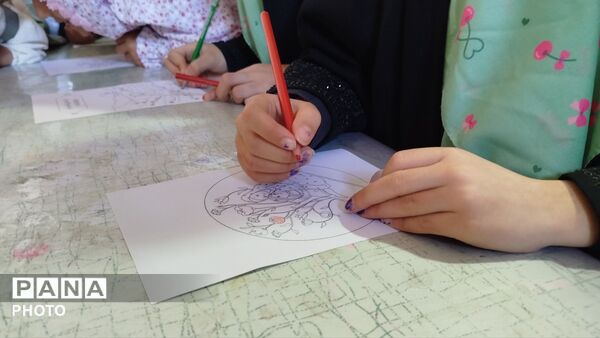 حضور پرشور بانوان و کودکان دهه نودی در مراسم یادبود شهدای مینابی 